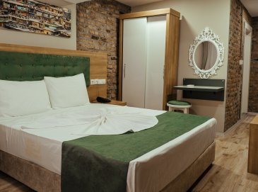 Corner French Bed Oda